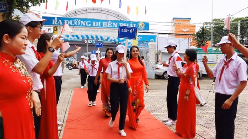 Trường Trung học cơ sở Trảng Dài đón học sinh lớp 6 tựu trường. (Ảnh: Thiên Vương)