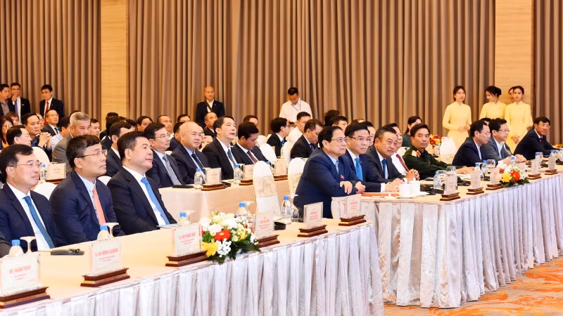 Thủ tướng Phạm Minh Chính và các đại biểu tham dự buổi lễ.