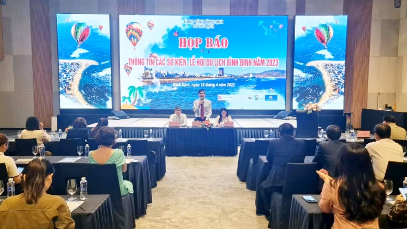 Sở Du lịch phối hợp Sở Thông tin và Truyền thông Bình Định tổ chức họp báo thông tin về các sự kiện trong chuỗi Lễ hội Du lịch Bình Định năm 2023.