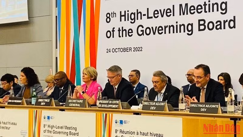 Tổng Thư ký OECD Mathias Cormann; Chủ tịch Hội đồng Điều hành Trung tâm phát triển OECD Manuel Escudero; Bộ trưởng Tài chính, Kế hoạch và Phát triển kinh tế Mauritius Renganaden Padayachy và Bộ trưởng Ngoại giao Iceland Thórdís Kolbrún Reykfjörd Gylfadóttir chủ trì và điều phối Hội nghị.