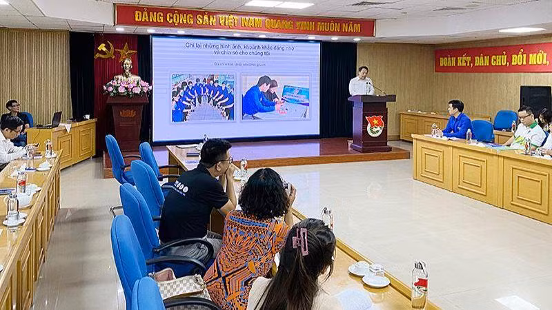 Toàn cảnh lễ khai mạc Chương trình tập huấn “Vai trò của thanh niên tham gia Tổ công nghệ số cộng đồng và tuyên truyền chuyển đổi số”.