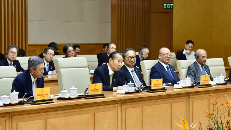 Chủ tịch Liên minh Nghị sĩ hữu nghị Nhật Bản-Việt Nam Nikai Toshihiro dẫn đầu đoàn nghị sĩ Nhật Bản.