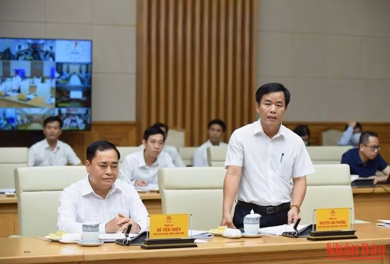 Chủ tịch UBND tỉnh Thừa Thiên Huế Nguyễn Văn Phương chia sẻ những kinh nghiệm của địa phương trong quá trình chuyển đổi số. (Ảnh: Trần Hải)