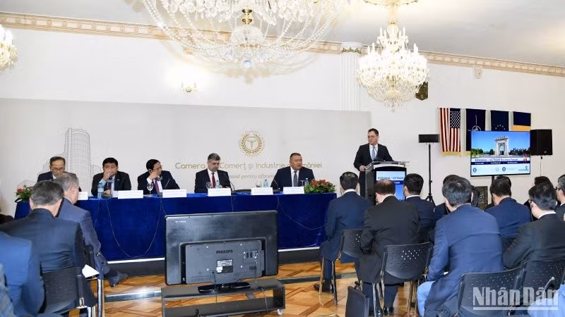 Quang cảnh Diễn đàn.