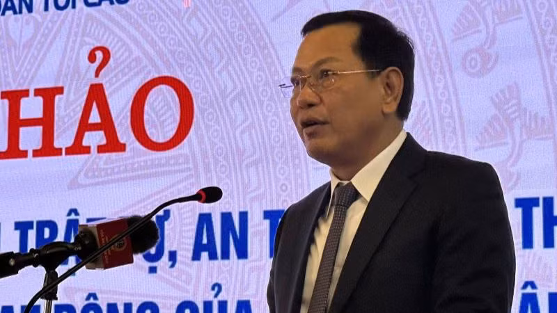 Phó Chánh án Tòa án nhân dân Tối cao Nguyễn Văn Du phát biểu.