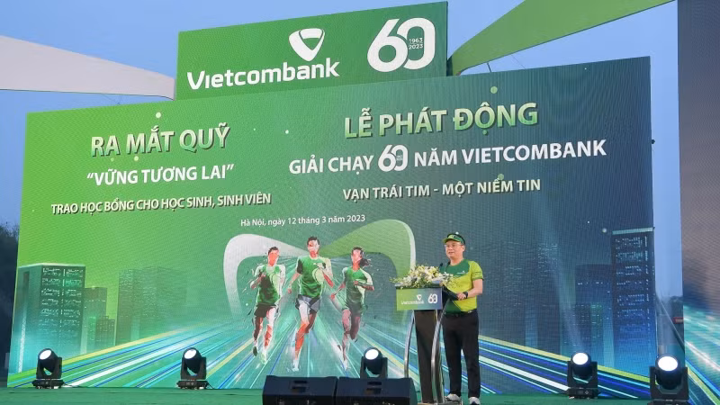 Ông Nguyễn Thanh Tùng, thành viên Hội đồng quản trị, Tổng giám đốc Vietcombank phát biểu khai mạc và phát động giải chạy.