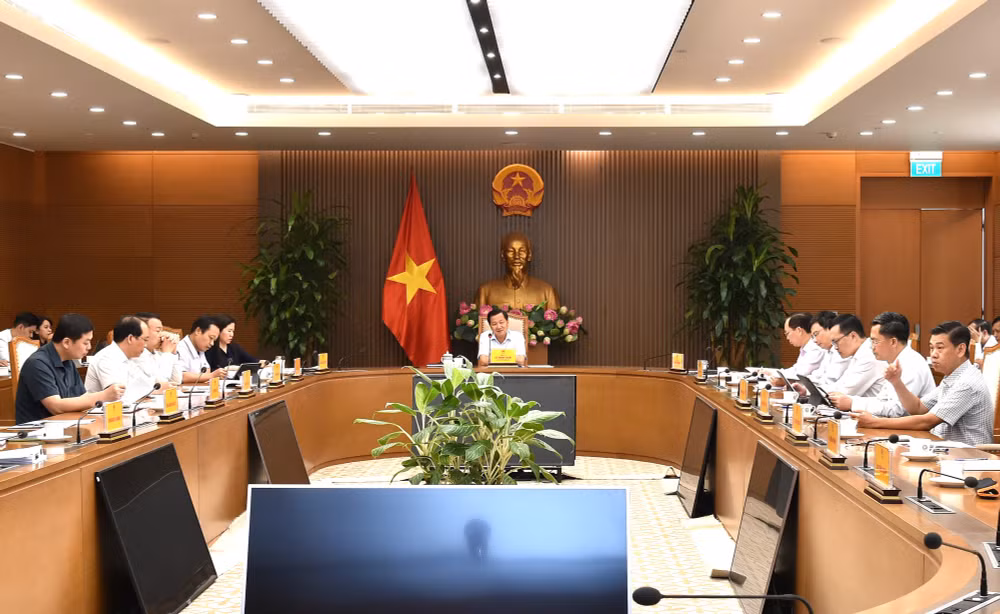 Phó Thủ tướng Lê Minh Khái chủ trì cuộc họp. (Ảnh: VGP)