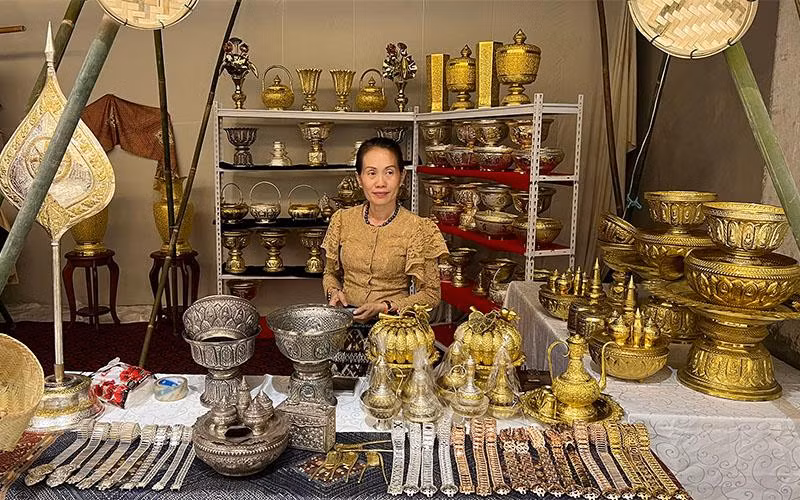 Một gian trưng bày hàng thủ công mỹ nghệ tại sự kiện. (Ảnh: Trịnh Quốc Dũng)