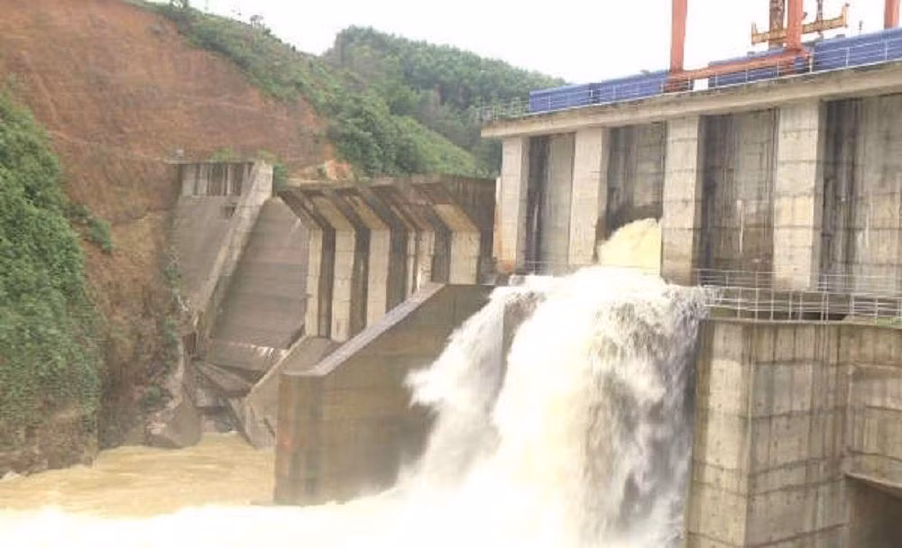 Nhà máy thuỷ điện Châu Thắng xả lũ