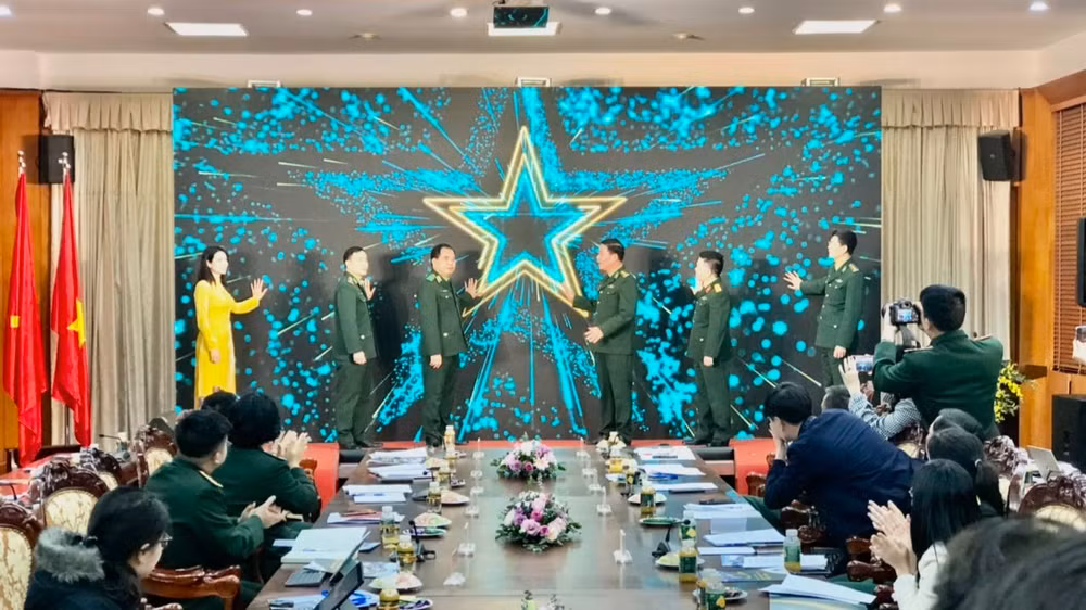 Lãnh đạo Bộ Quốc phòng và Bộ Tư lệnh Bộ đội biên phòng nhấn nút ra mắt trang website và app tuyên truyền Luật Biên phòng Việt Nam.