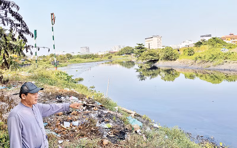 Tuyến kênh Tham Lương - Bến Cát - rạch Nước Lên với chiều dài 32km được kỳ vọng hồi sinh khi thành phố triển khai dự án cải tạo và chỉnh trang bờ kênh.