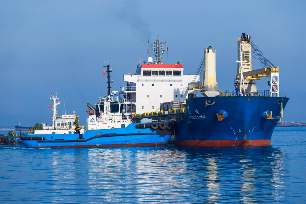 Tàu MV SCSC Luck là tàu thương mại đầu tiên cập cảng tổng hợp container Hòa Phát Dung Quất.