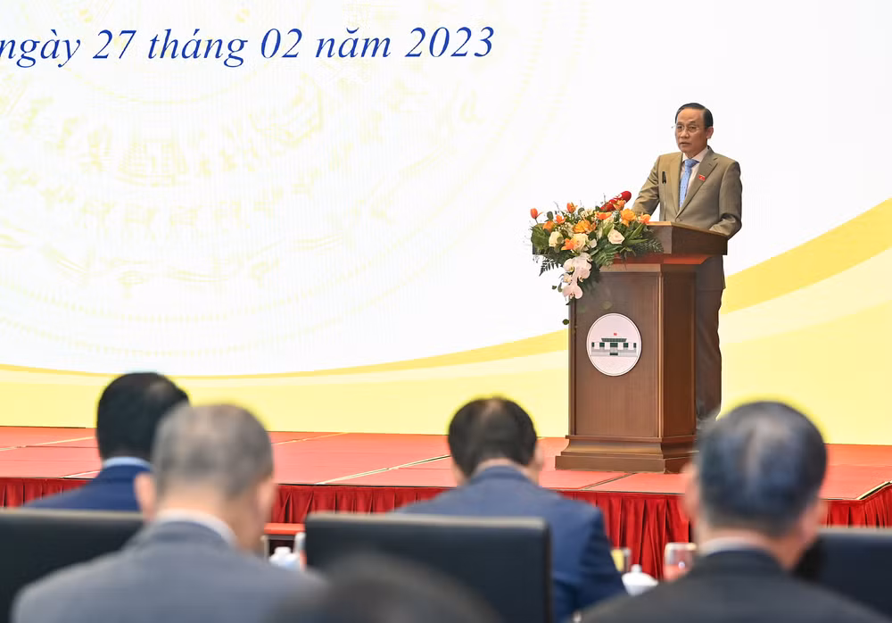 Trưởng Ban Đối ngoại Trung ương Lê Hoài Trung tham luận tại Hội nghị.