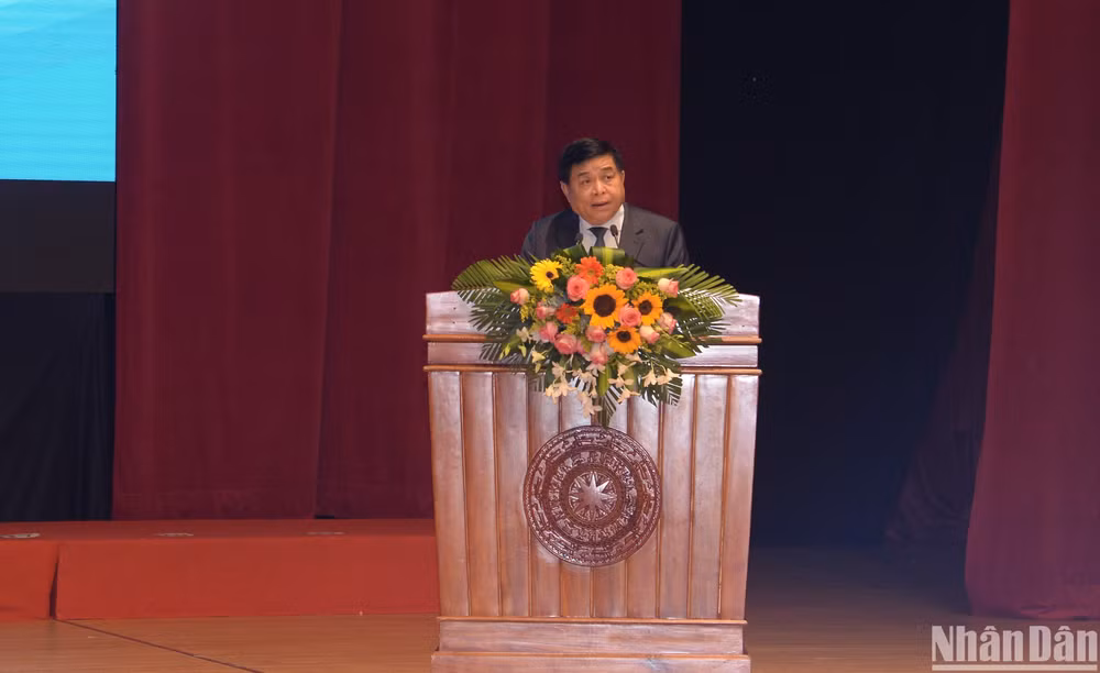 Bộ trưởng Kế hoạch và Đầu tư phát biểu khai mạc Hội nghị.