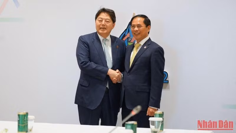 Bộ trưởng Ngoại giao Bùi Thanh Sơn gặp Bộ trưởng Ngoại giao Nhật Bản Hayashi Yoshimasa.