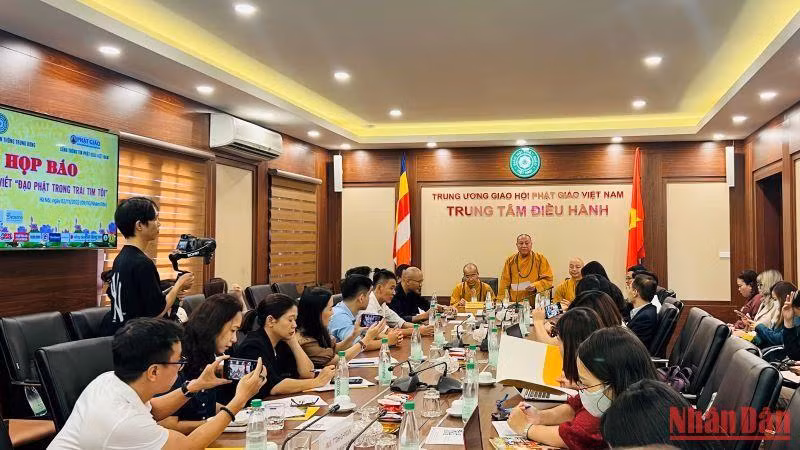 Quang cảnh buổi họp báo.