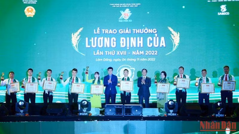 Những gương thanh niên tiêu biểu được trao Giải thưởng Lương Định Của năm 2022.