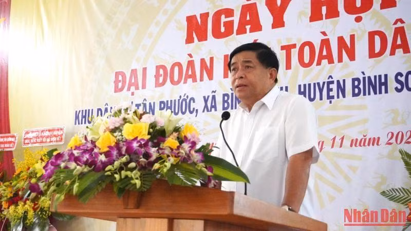 Bộ trưởng Kế hoạch và Đầu tư Nguyễn Chí Dũng phát biểu tại Ngày hội Đại đoàn kết toàn dân tộc.