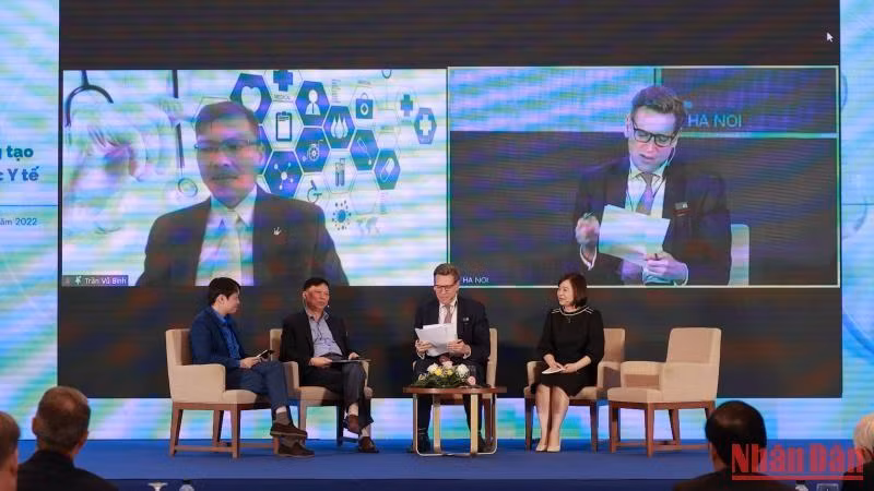 Các đại biểu trao đổi tại diễn đàn. 