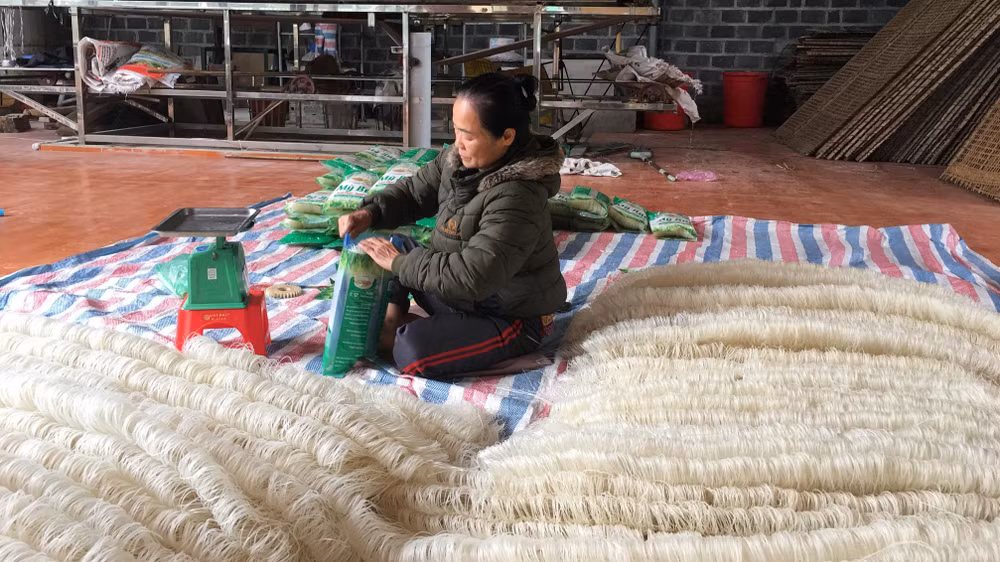 Trên địa bàn huyện Định Hóa, nhiều doanh nghiệp, hộ gia đình chế biến gạo bao thai ra nhiều sản phẩm.