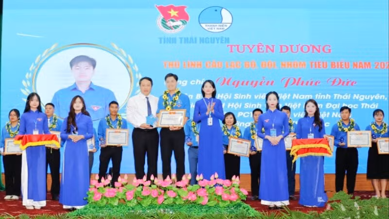 Đại hội Hội Liên hiệp thanh niên tỉnh Thái Nguyên lần thứ VII tuyên dương thủ lĩnh các câu lạc bộ, đội, nhóm tiêu biểu. 
