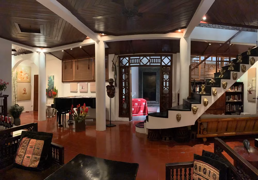 Sau khi rời về nhà riêng của chủ nhân, Art Vietnam Gallery đổi tên thành Art Vietnam Salon Gallery.