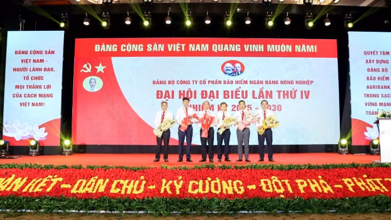 Ban chấp hành Đảng bộ Bảo hiểm Agribank khóa IV nhiệm kỳ 2025-2030 ra mắt Đại hội.
