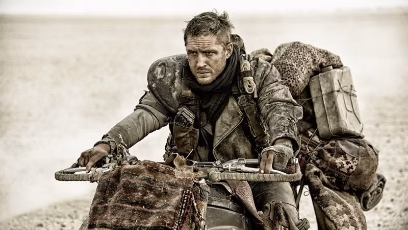 Christopher Nolan rất xúc động với những gì với đôi mắt, cặp đôi lông mày và vầng trán của Tom Hardy.