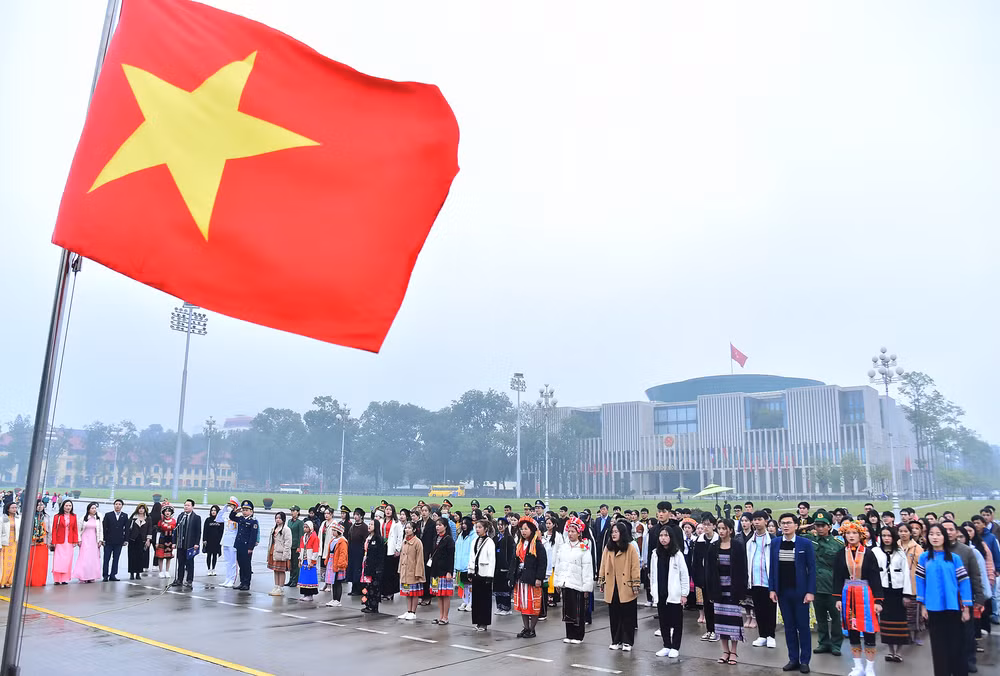Lễ báo công, vào Lăng viếng Chủ tịch Hồ Chí Minh của học sinh, sinh viên, thanh niên dân tộc thiểu số xuất sắc, tiêu biểu năm 2022. Ảnh: MỸ HÀ
