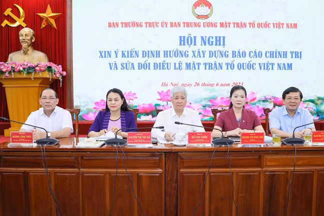 Các đồng chí chủ trì Hội nghị. (Ảnh: Diệp Vinh)
