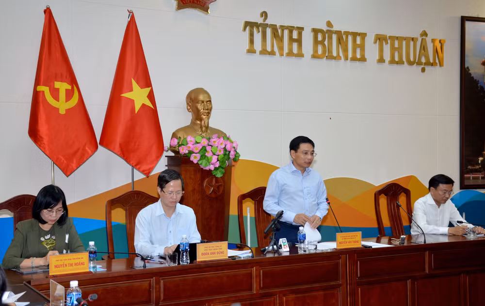 Bộ trưởng Giao thông vận tải Nguyễn Văn Thắng phát biểu tại buổi làm việc.