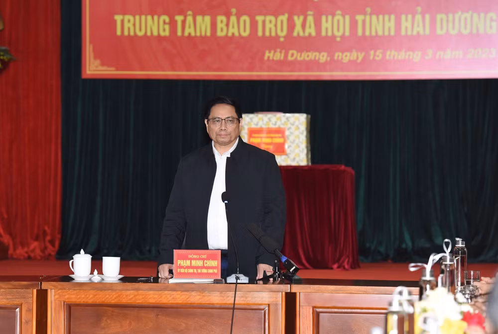 Thủ tướng Phạm Minh Chính phát biểu tại buổi làm việc với giáo viên và học sinh của Trung tâm Bảo trợ xã hội tỉnh Hải Dương. (Ảnh: TRẦN HẢI)
