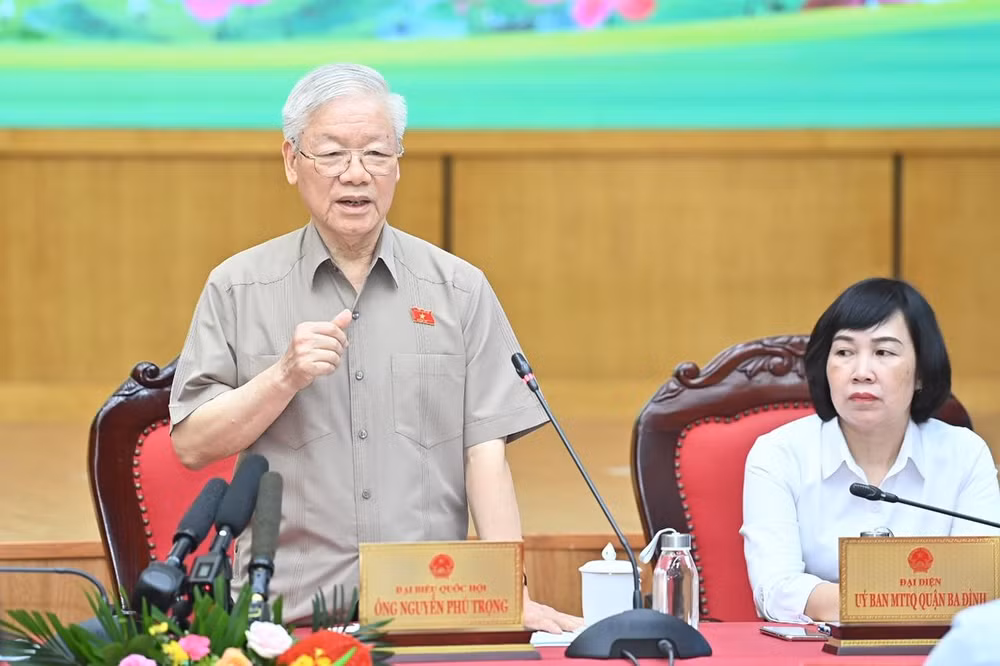 Hình ảnh Tổng Bí thư Nguyễn Phú Trọng tiếp xúc cử tri sau kỳ họp Quốc hội -0