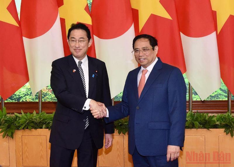 Thủ tướng Phạm Minh Chính và Thủ tướng Nhật Bản Kishida Fumio. Lễ đón Thủ tướng Nhật Bản Kishida Fumio thăm chính thức Việt Nam -0