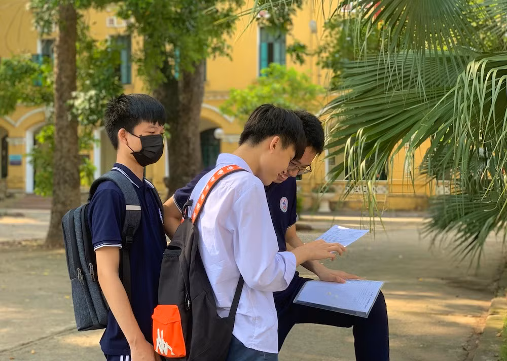 Thí sinh tham dự tuyển sinh lớp 10 (Ảnh: Trường THPT Chu Văn An, Hà Nội)