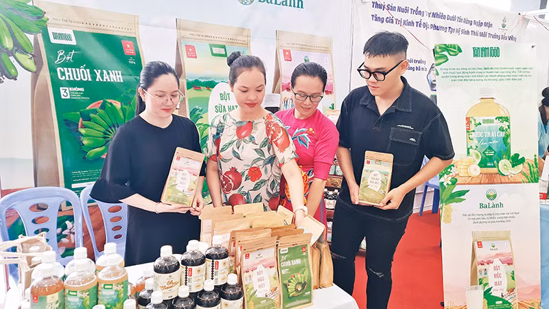 Công ty TNHH Ba Lành trưng bày sản phẩm nông nghiệp hữu cơ tại lễ phát động hưởng ứng Ngày hữu cơ Việt Nam 19/9.