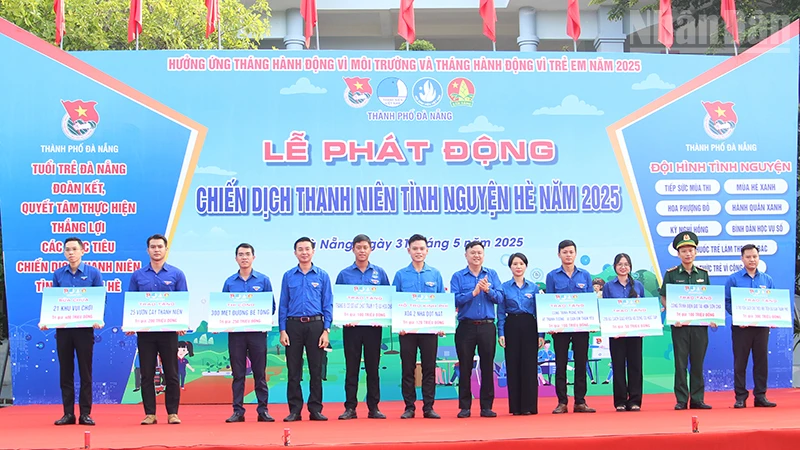Trao tặng các Công trình Thanh niên với tổng giá trị hơn 1,6 tỷ đồng.