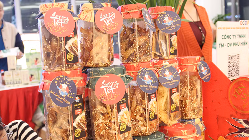 Sản phẩm OCOP có "màu Tết" bắt mắt.