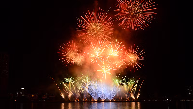 Việt Nam trình diễn trong 21 phút.