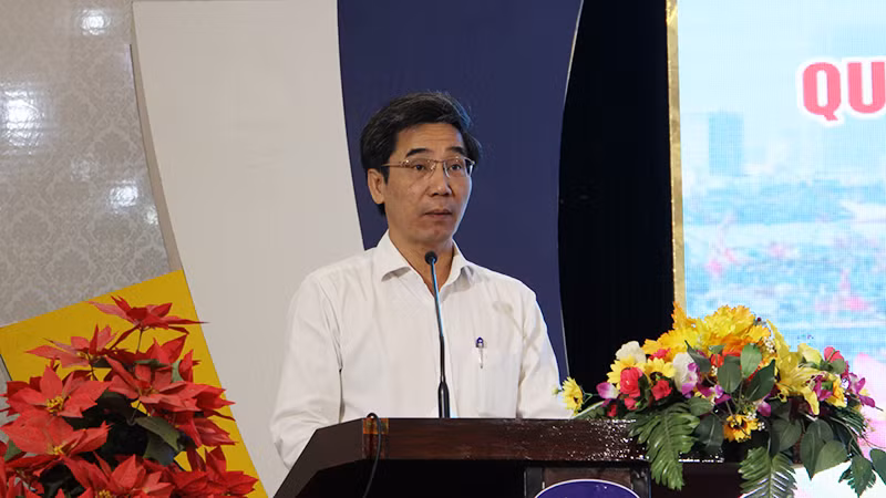 Phó Chủ tịch Ủy ban nhân dân thành phố Đà Nẵng Trần Chí Cường phát biểu tại hội nghị.