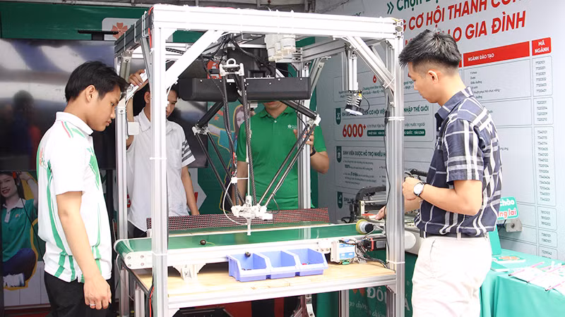 Triển lãm về ứng dụng các công nghệ trong chuyển đổi số, vi mạch bán dẫn.