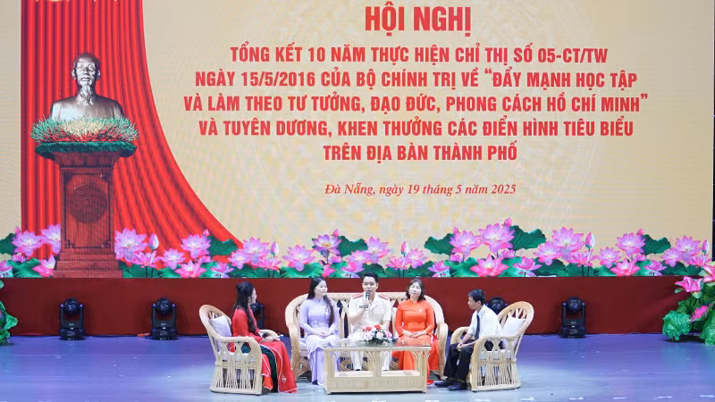 Các điển hình tiên tiến chia sẻ tại hội nghị.