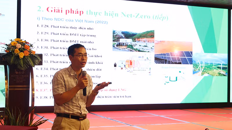 Đại biểu trình bày về "bức tranh phát thải toàn cầu".