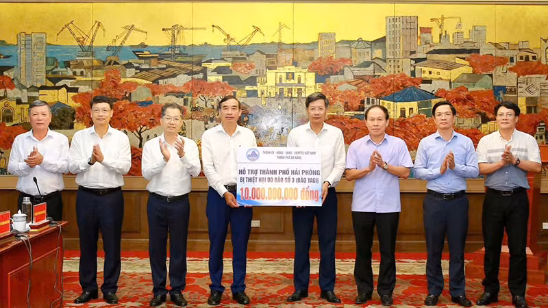 Đoàn công tác thành phố Đà Nẵng đã đến thăm hỏi và hỗ trợ thành phố Hải Phòng.
