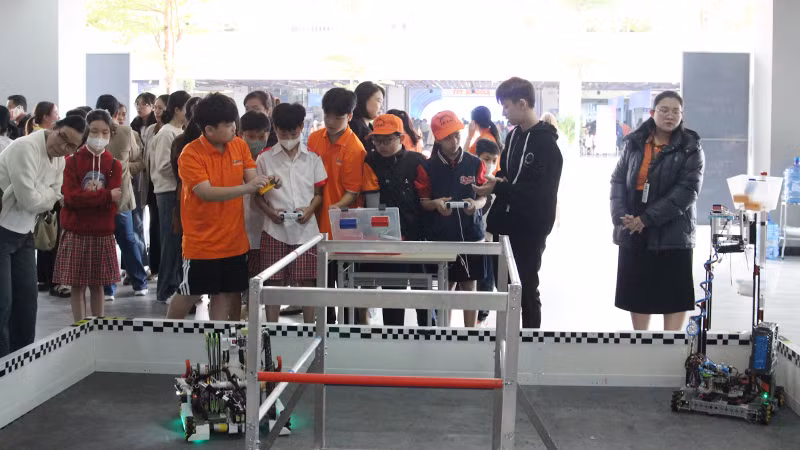 Trải nghiệm “Robot và lập trình cơ bản”