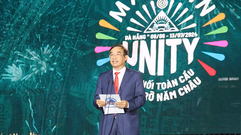 Chủ tịch Ủy ban Nhân dân thành phố Đà Nẵng Lê Trung Chinh phát biểu khai mạc.