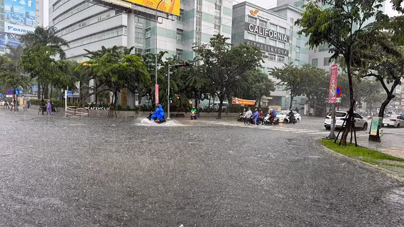 Khu vực trung tâm thành phố ngập nhiều tuyến đường.