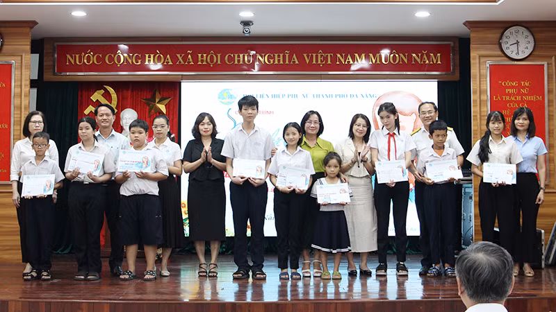 Các đơn vị nhận đỡ đầu các con.