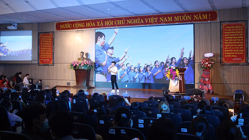 Thí sinh thể hiện khả năng của mình tại Cuộc thi hùng biện tiếng Trung năm 2022.