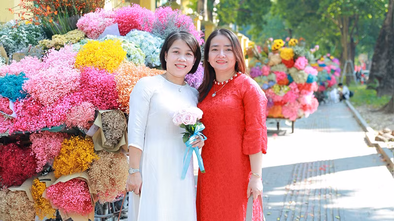 Chị Kiều Trinh (trái) và chị Thùy Trang (phải).